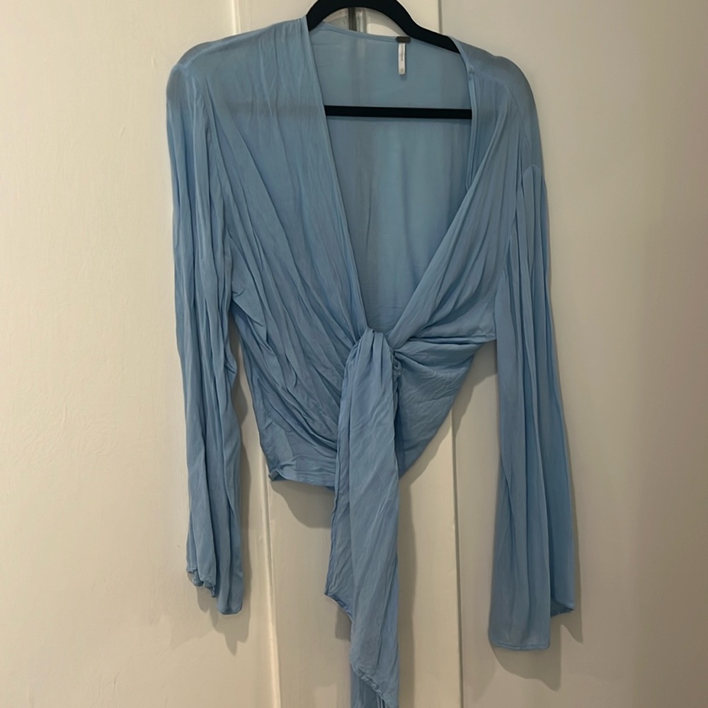 Front tie top